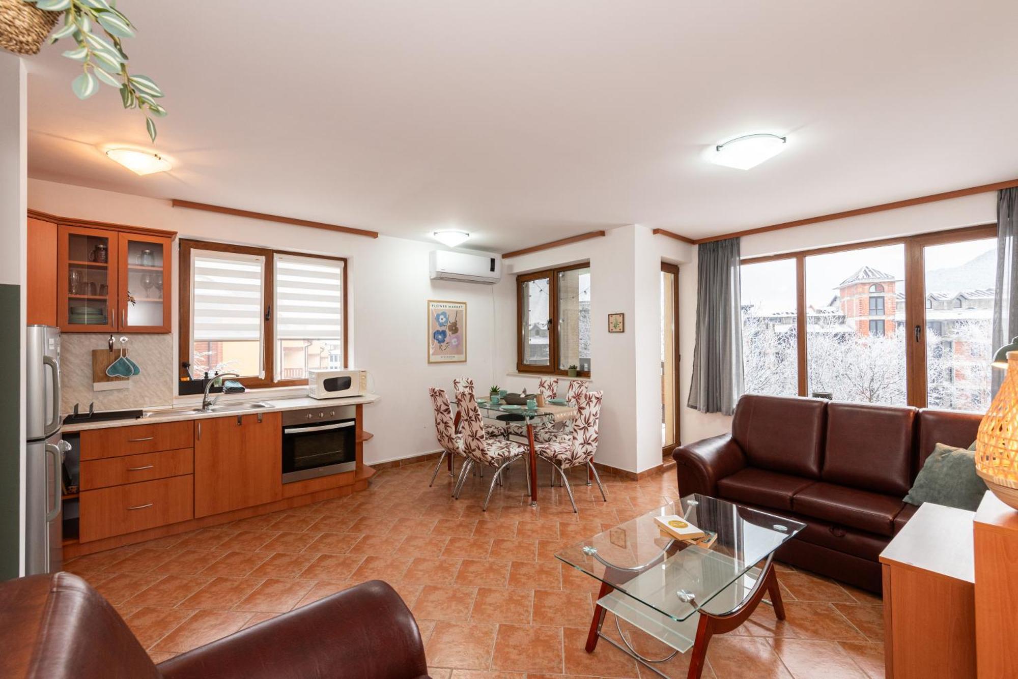 Cozy Mountain View With Balcony & Access Nearby - Serendipity Апартаменти